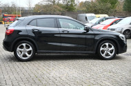 MERCEDES-BENZ GLA 180, kosmosblack