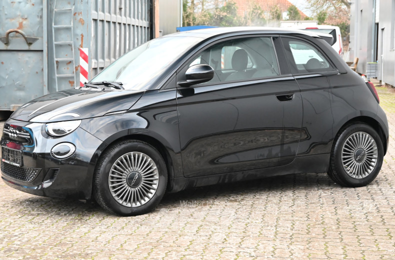 FIAT 500e Icon, Onyx Black