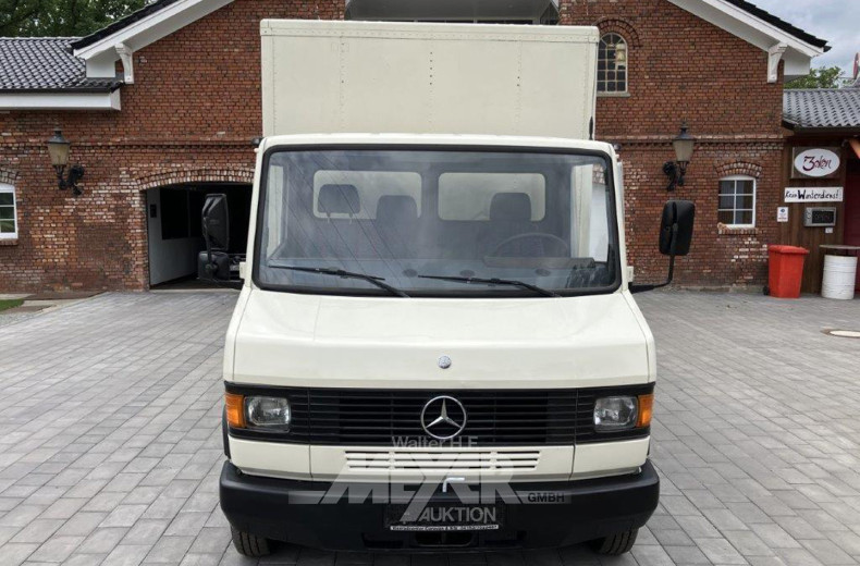 LKW MERCEDES-BENZ 609D, Junge Alu