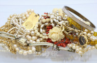 Posten Modeschmuck: Anstecknadeln,