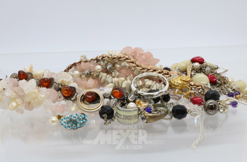 Posten Modeschmuck, u.a. Ketten,