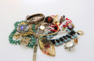 Posten Modeschmuck, u.a. Armreifen,