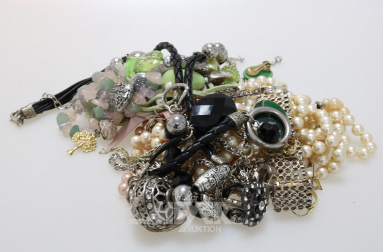 Posten Modeschmuck, u.a. Armreifen,