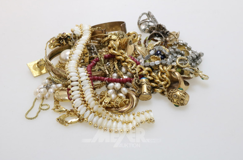 Posten Modeschmuck, u.a. Armreifen,