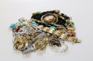 Posten Modeschmuck, u.a. Armreifen,