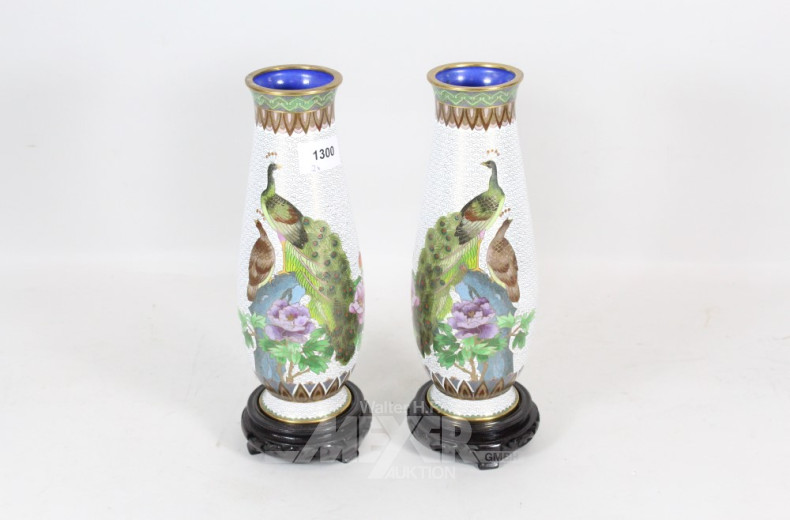 Paar chin. Cloisonet-Vasen, Pfauenmotiv,