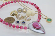 Posten Modeschmuck: Armreifen, Broschen,