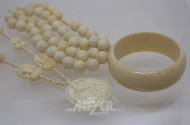 kl. Posten Hornschmuck: 2 Ketten,