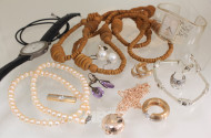 Posten Modeschmuck u.a. Bernstein,