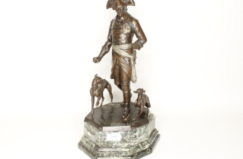 Bronzefigur ''Alter Fritz mit Jagdhunden''