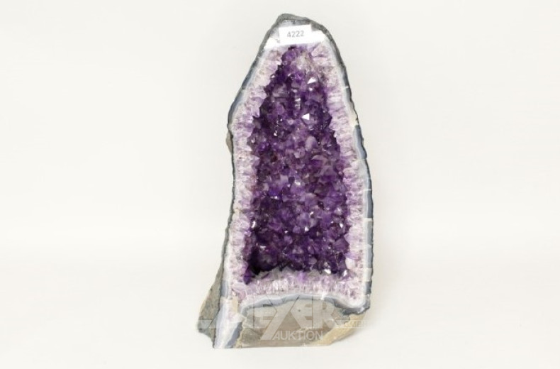 gr. Amethyst-Druse, H.: ca. 46 cm