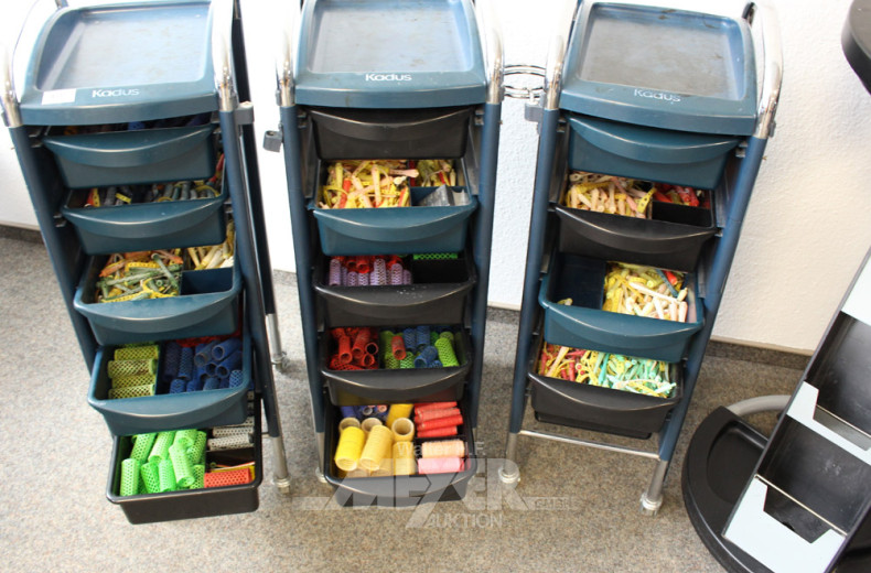 3 Friseur Arbeitswagen-Trolleys sowie