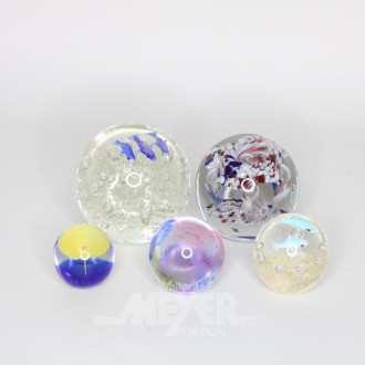 5 versch. Kristall-Paperweights