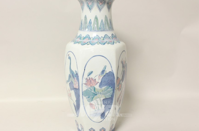 Bodenvase, florales/figurales Dekor,