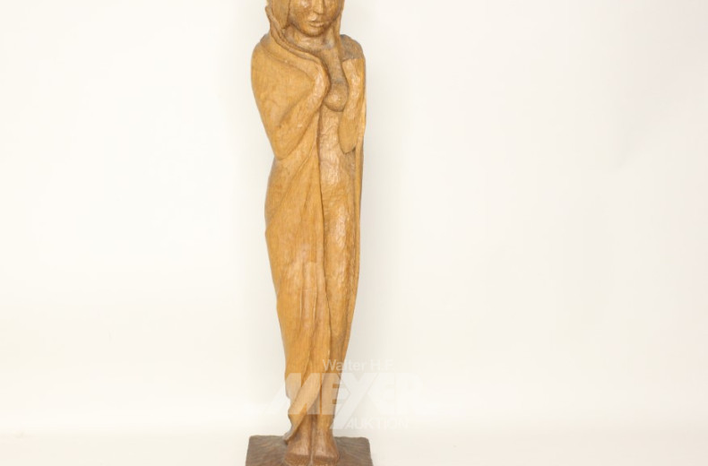 Holzschnitzfigur ''Dame mit Umhang'',