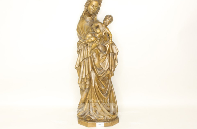 gr. Holzschnitzfigur ''Madonna mit Kind'',