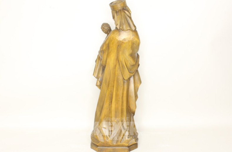 gr. Holzschnitzfigur ''Madonna mit Kind'',