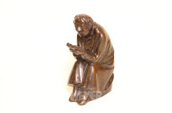 Skulptur, Bronze ''Der Buchleser'',