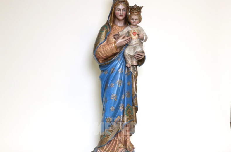 Skulptur ''Madonna mit Kind, die die