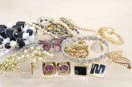 Konvolut Modeschmuck, u.a. Brosche,