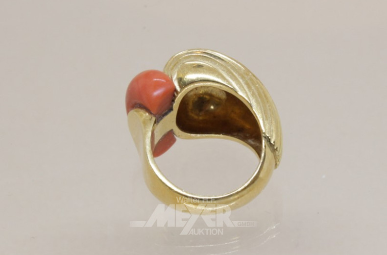 gr. Ring, 750er GG mit 1 Koralle,