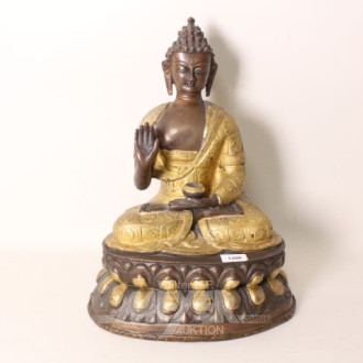 schwere Bronzefigur ''sitzender Buddha''