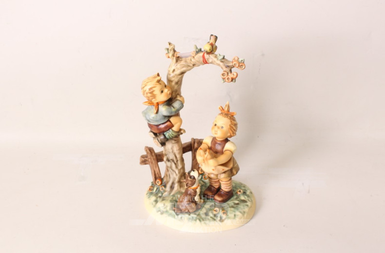 Hummel-Figur ''Kinder am Apfelbaum''