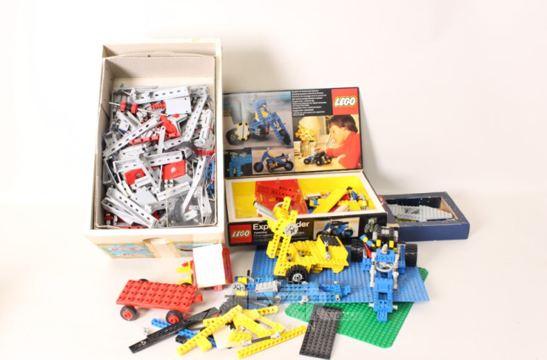 Posten, LEGO Steine und FISCHER TECHNIK