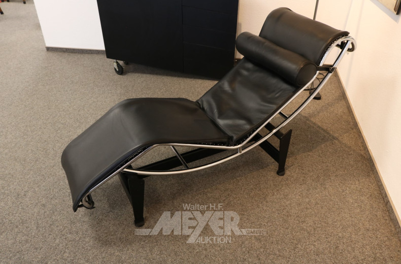 Liege, Cassina Le Corbusier LC 4