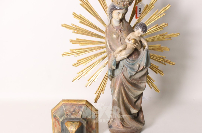 Holzskulptur ''Madonna mit Kind im