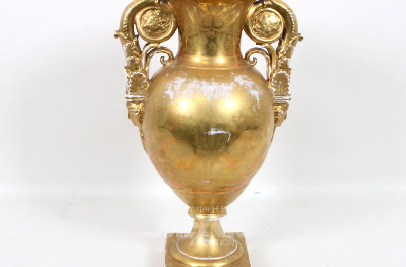 antike Vase, goldfarben mit Stadtmotiv,