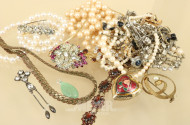 Konvolut Modeschmuck best. aus: