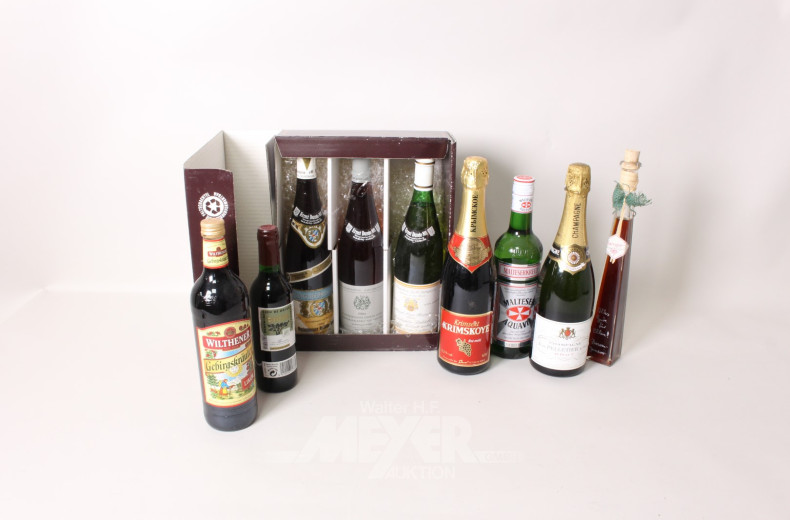 15 versch. Flaschen Alkoholika: Brandy,