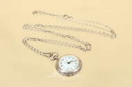 Anhängeruhr mit Kette