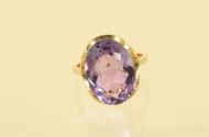 Ring, 585er GG, mit 1 ovalem Amethyst,