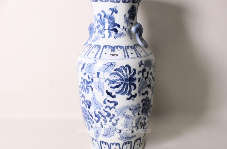 gr. Porz.-Vase , asiat. Blumendekor