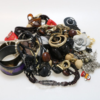 Konvolut Modeschmuck best. aus: