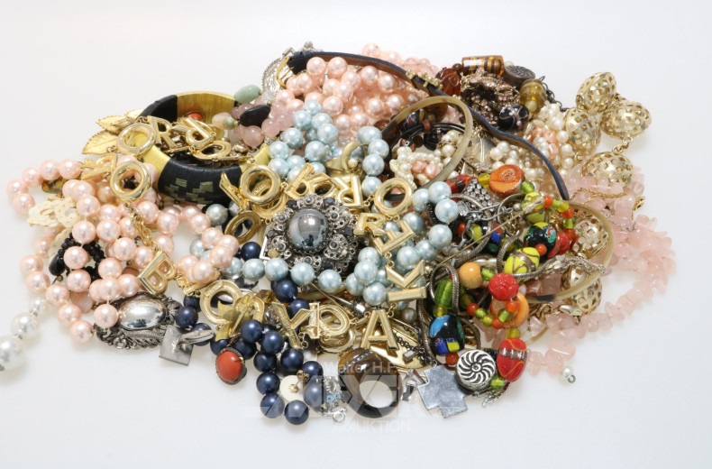 Konvolut Modeschmuck best. aus: